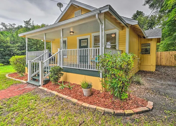 Family Home: Walk To Downtown & Stetson Univ! DeLand
