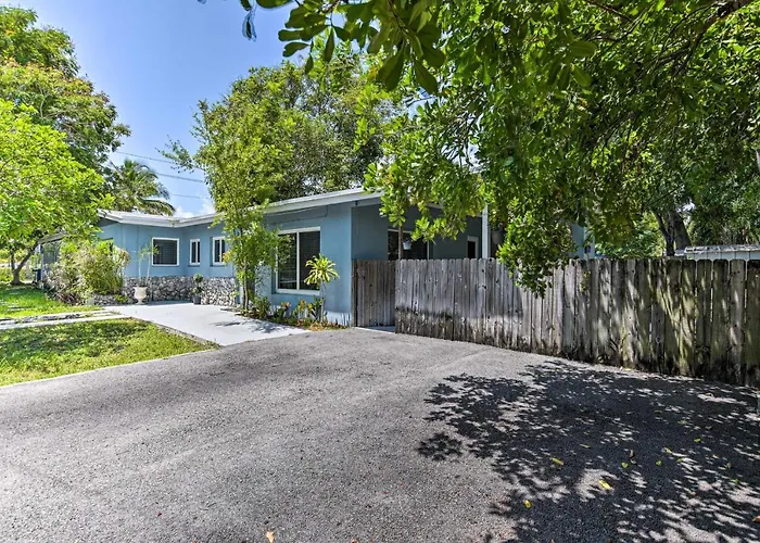 Shady And Eclectic Fort Lauderdale Dwelling With Yard! Privée