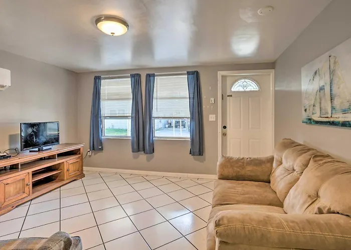 Pet-Friendly Okeechobee Home With Lake Access!