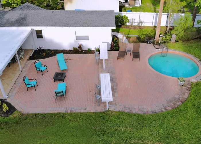 Cheerfull 4/Bed/ 3 Bath / Pool / Best Location North North Naples