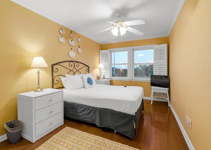 Treehouse Townhome Pensacola Beach