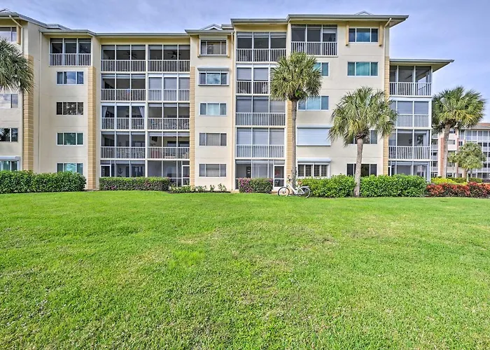 First-Floor Naples Condo About 3 Mi To Beaches!