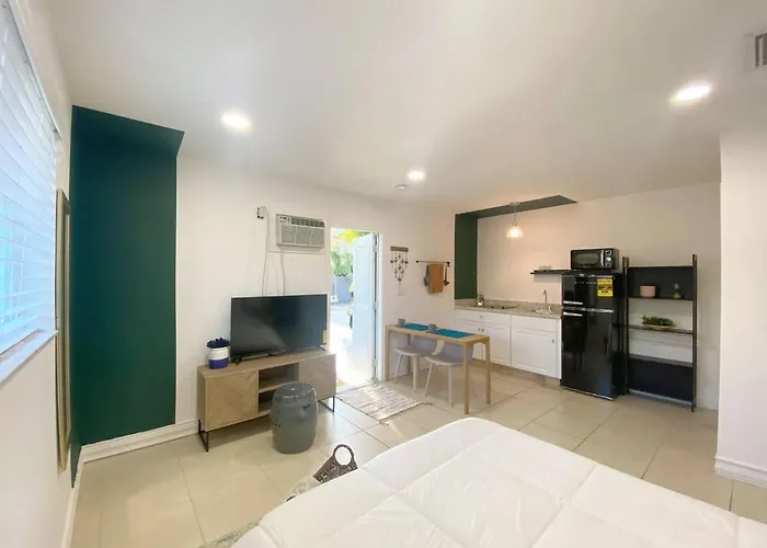 Private Suite W/ Full Backyard, Bbq, 5Min From Mia Miami