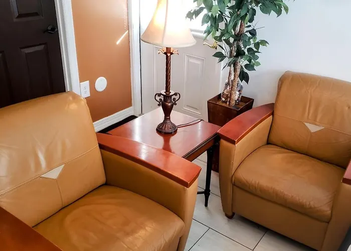 Stylish Suite Tampa Minutes To Hard Rock Casino Mango