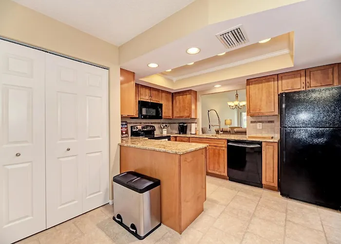 Privates Village Des Pins 3645, 2 Bedrooms, Pool Access, Wifi, Hot Tub, Sleeps 4 Sarasota
