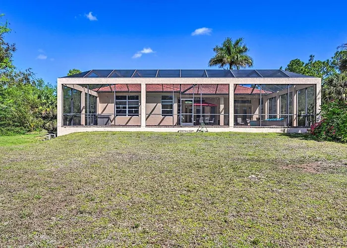 Naples Villa: Backyard Oasis W/ Private Pool!