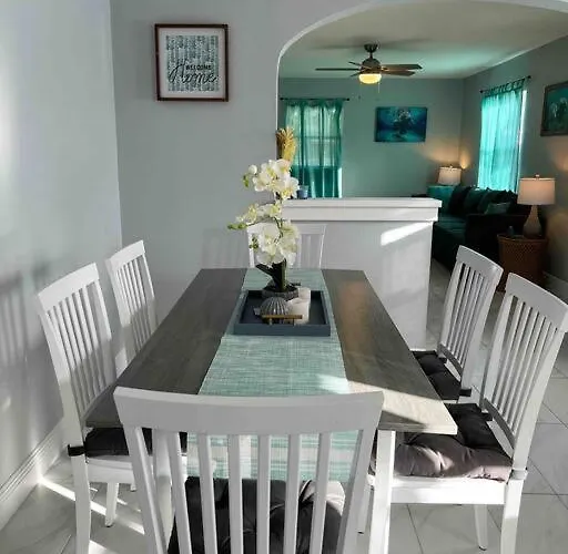 Private House Of Manatees-Entire House With Yard, Fire Pit, Dog Friendly Villa Crystal River