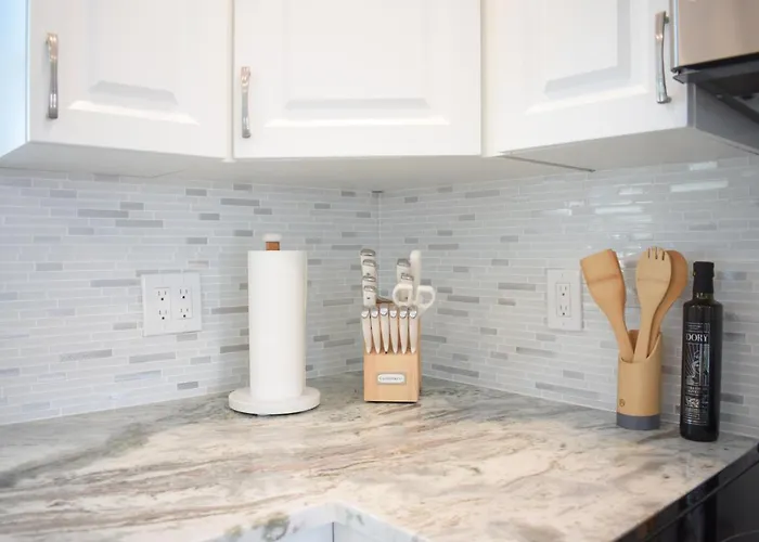 Beautiful Modern Home In Jensen Beach With Heated Pool Near Downtown And Beaches