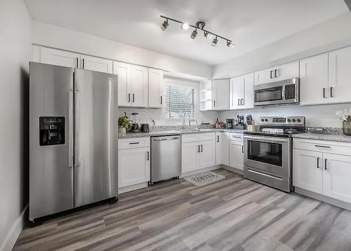 Renovated North Tampa Home By Usf