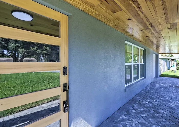 Privates Beach House With Outdoor Kitchen, Walk To Coast Cocoa Beach