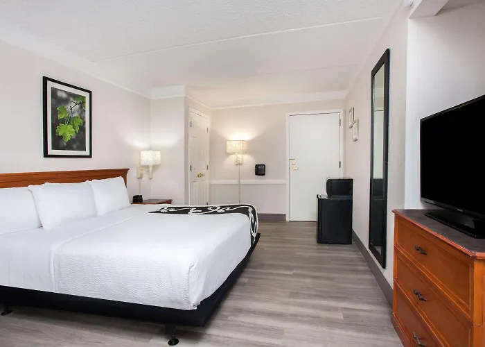 Baymont By Wyndham Fort Myers Central