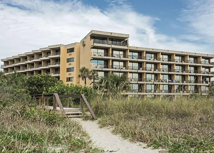 La Quinta By Wyndham Cocoa Beach Oceanfront Mit Golfplatz