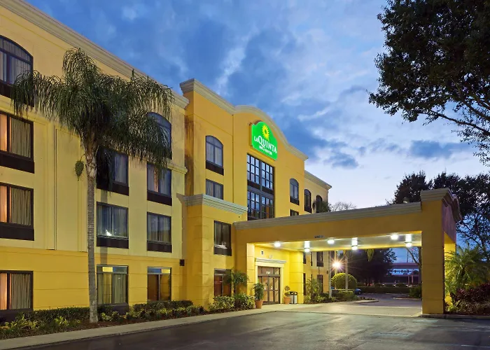 Comfort Inn & Suites Tampa North I-75