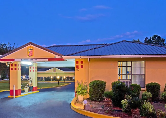 Super 8 By Wyndham Chipley Hotel