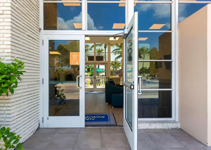 Haustierfreundliches Downtown Hollywood Gardens Inn & Suites