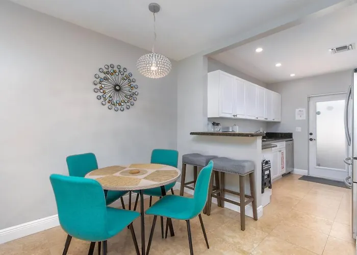 Haustierfreundliches Villa Chic Duplex Steps From Lively Wilton Drive Fort Lauderdale
