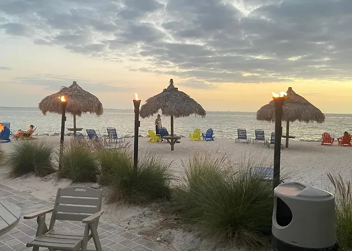 Amazing Waterfront Views Resort, Enjoy Heated Pool & Sunset! Tampa