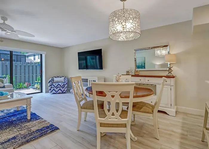 LOCATION! 2 bd/2.5ba near Mercato/VanderbiltBeach. North North Naples