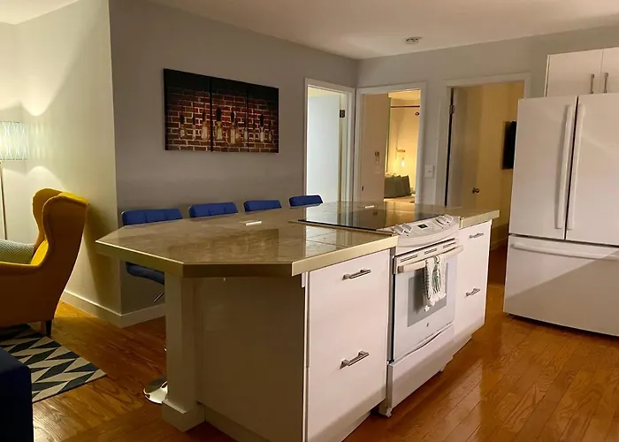 Chic 2 Bedroom Condo 300 Steps From Duval St Key West