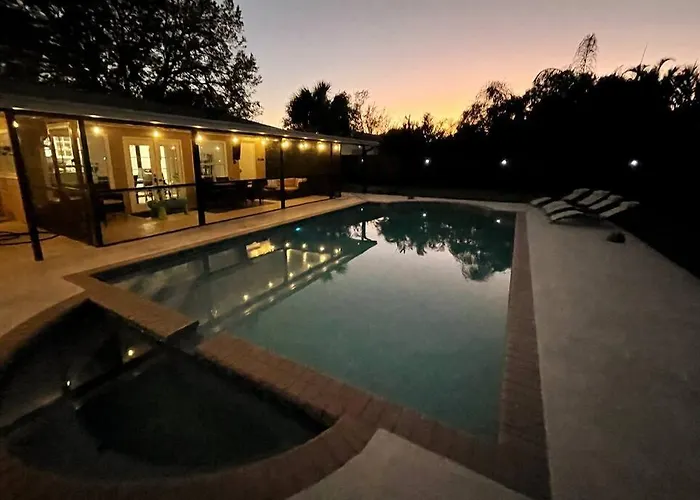 Villa Private Backyard Oasis! Hot Tub&Salt Water Pool! Sarasota