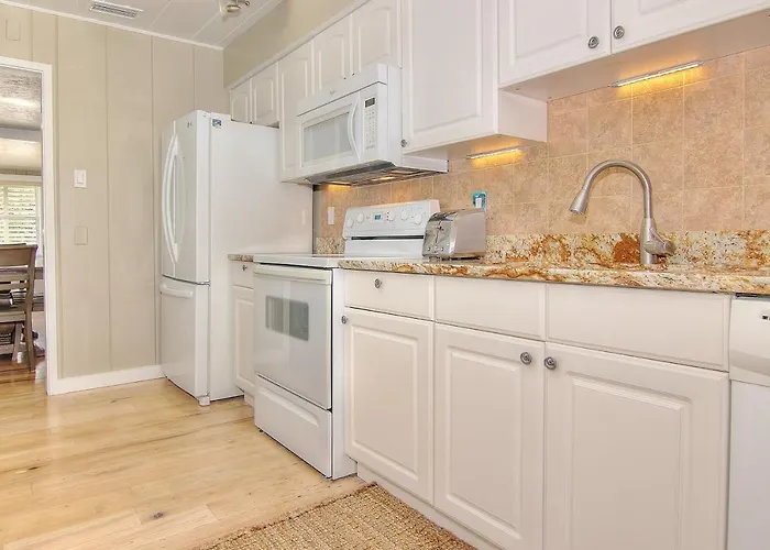 Seaspray Beach Cottage A St. Pete Beach
