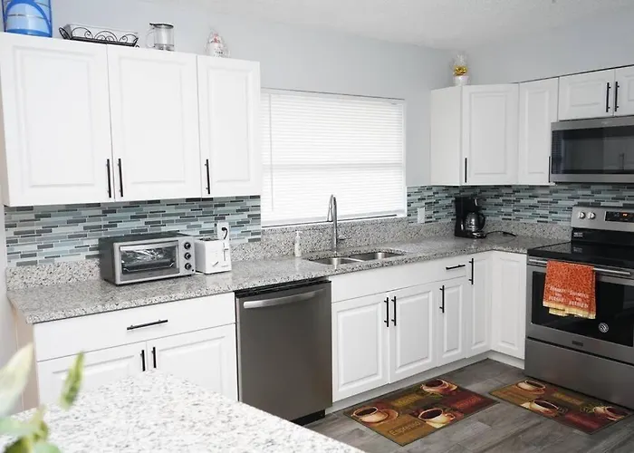 Beautifully Redone 3 Bedroom Home In Heart Of Orlando
