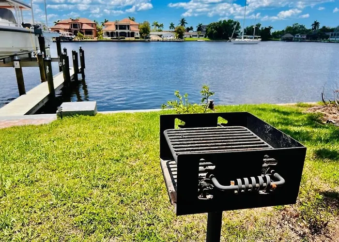 Cheerful Home With Two Bedrooms Cape Coral