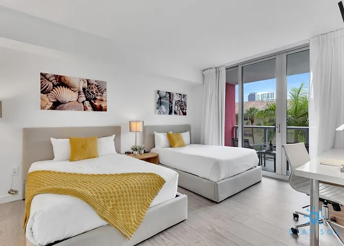 Apartment Wbalcony Gym Near Beach Hallandale Beach