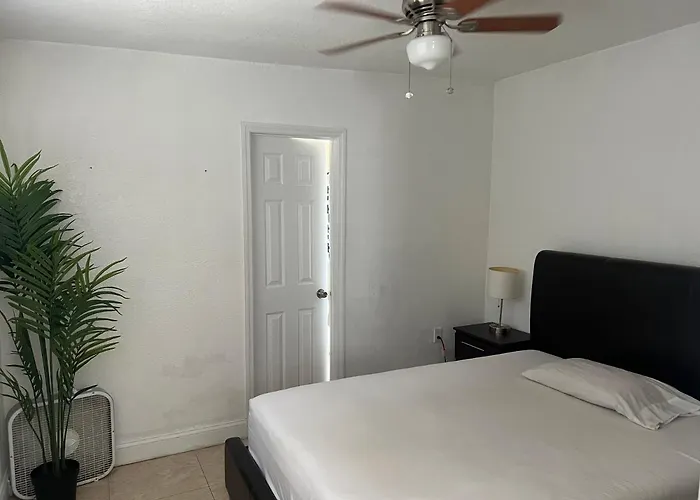 Miami Haven By Airport Villa