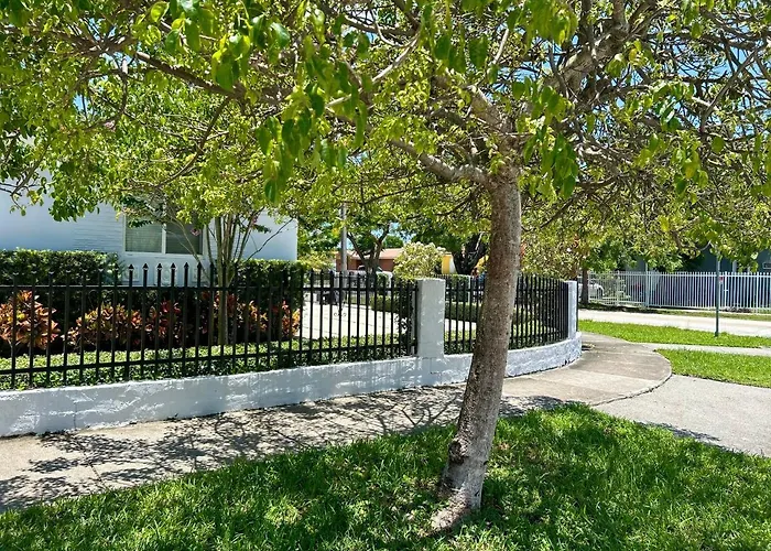 Main House 3 Bed 2 Bath & Guest House 1 Bed 1 Bath Miami