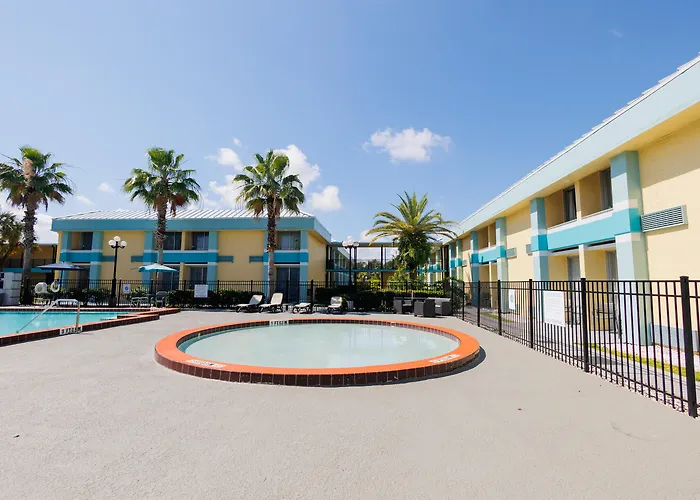 Garnet Inn & Suites Orlando Avec Terrain de Golf