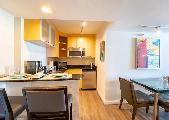 Waterview Condo- Spacious 2 Bedroom - Central - Steps To Beach Fort Lauderdale