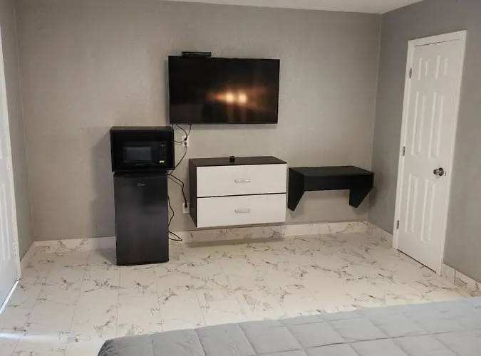 Frostproof Hotels