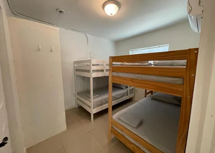 Cielo By Eco Shared Bed and Breakfast Miami