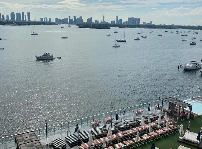 Bay View King Suite With Balcony Miami Beach