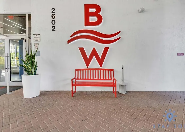 Spectacular Apartment Balcony Pool Hallandale Beach