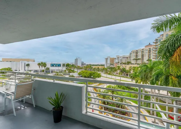 Luxury Condo Hotel With Full Kitchen, Located At 5 Mints Walk To The Beach Fort Lauderdale