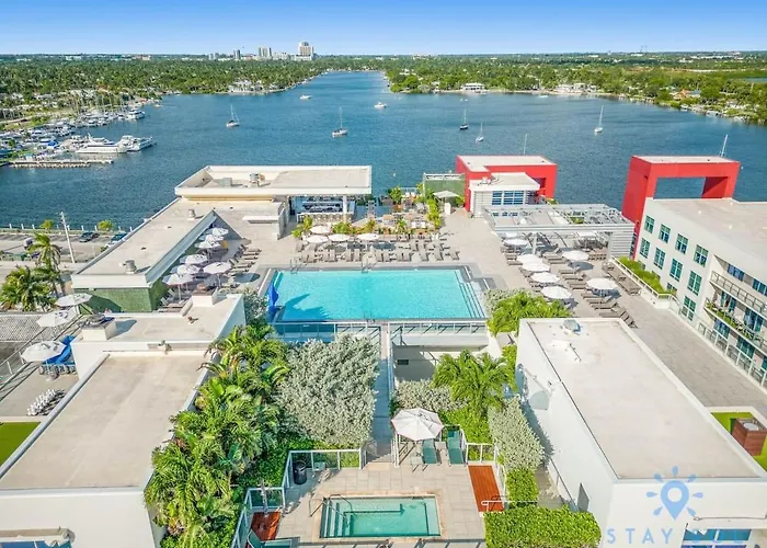 Hot Tub & Rooftop Pool - Near Beach Hollywood