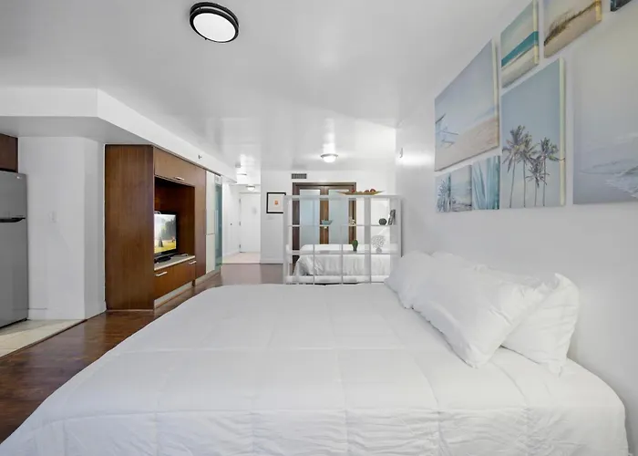 Ocean Drive Apartments With Rooftop Pool, South Beach, Miami Miami Beach