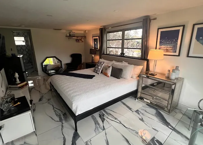 Paradise Gardens-Wilton Manors- Male Only