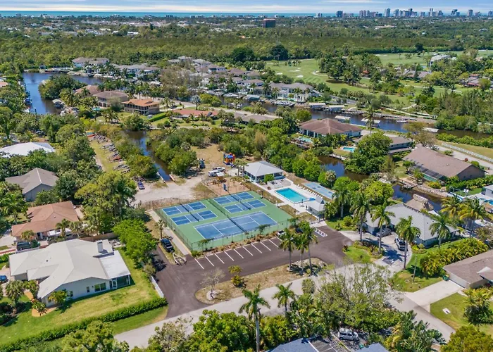 Naples Single Family Pool Home - Kayak The Gordon River & Be Close To The Beach!