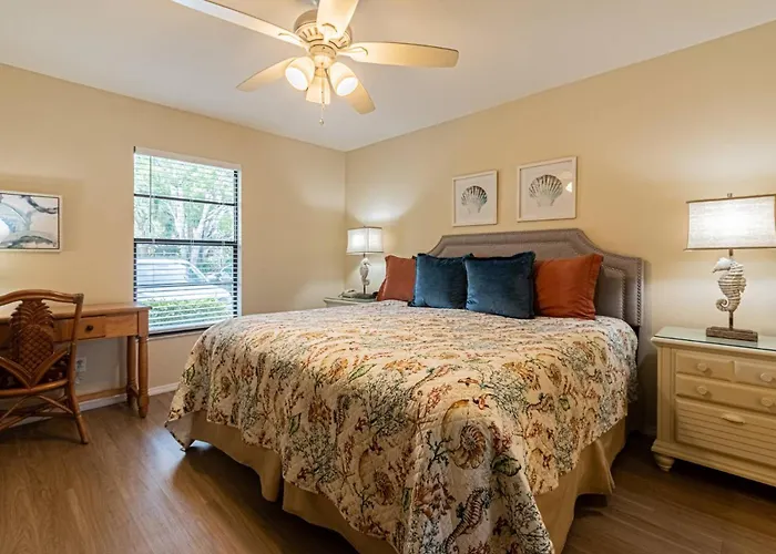 Park Shore Resort, 1St Floor, Bldg.I, End Unit North North Naples