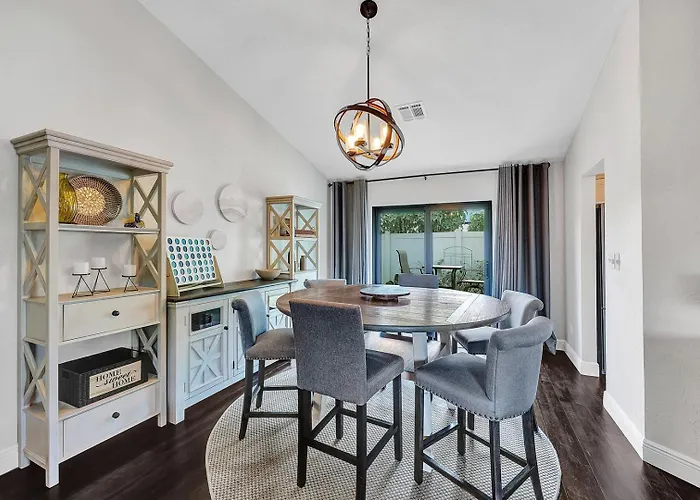 Heated Pool, Sleeps 10, Relaxing Lanai, Near Beaches, Pet Friendly! Bonita Springs