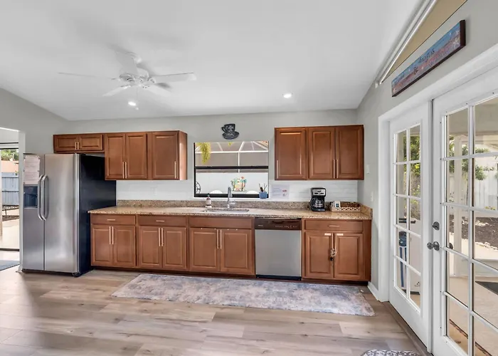Haustierfreundliches Charming Heated Pool Home - 3 Miles To The Beach, Pet And Family Friendly -Available Year Round! Bonita Springs