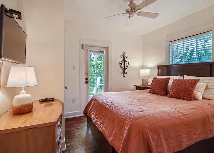 Casa Blanca - Chic Spanish-Style Cottage With Private Courtyard West Palm Beach