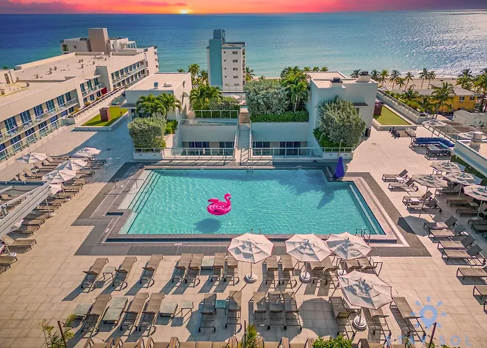 Coolest Apartment Rooftop Pool Hot Tub Hollywood