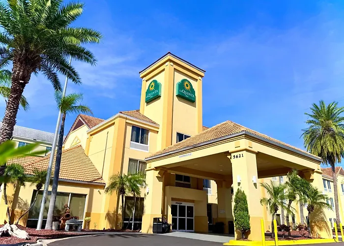 La Quinta By Wyndham Orlando Universal Area - Free Shuttle To Universal Con una pista da Golf