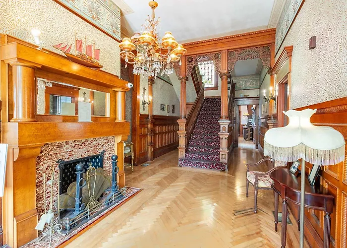 Deluxe Queen At The Curry Mansion - Parking & Heated Pool! Key West