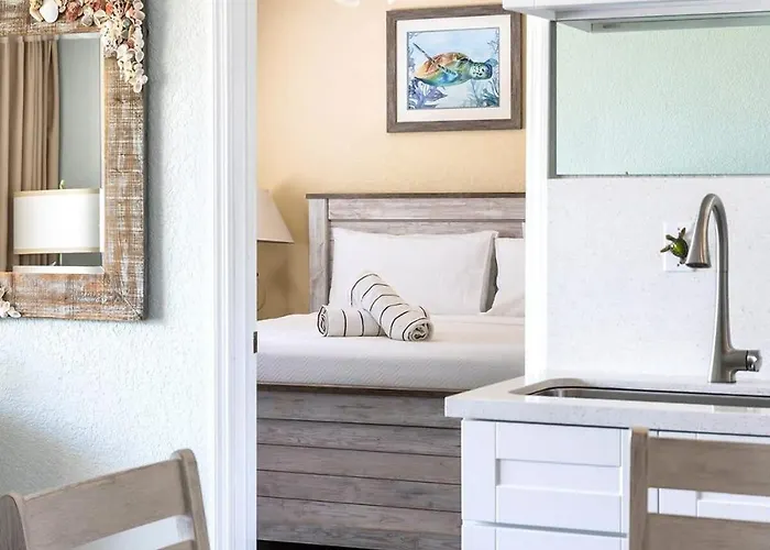 The St Martin -Hot Tub & Pool Villa Key West