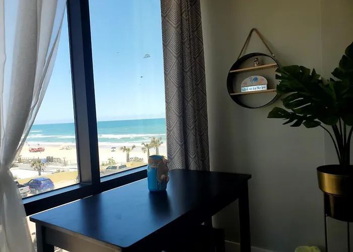 Oceanview Couples Retreat By Boardwalk & Top Cuisine Daytona Beach